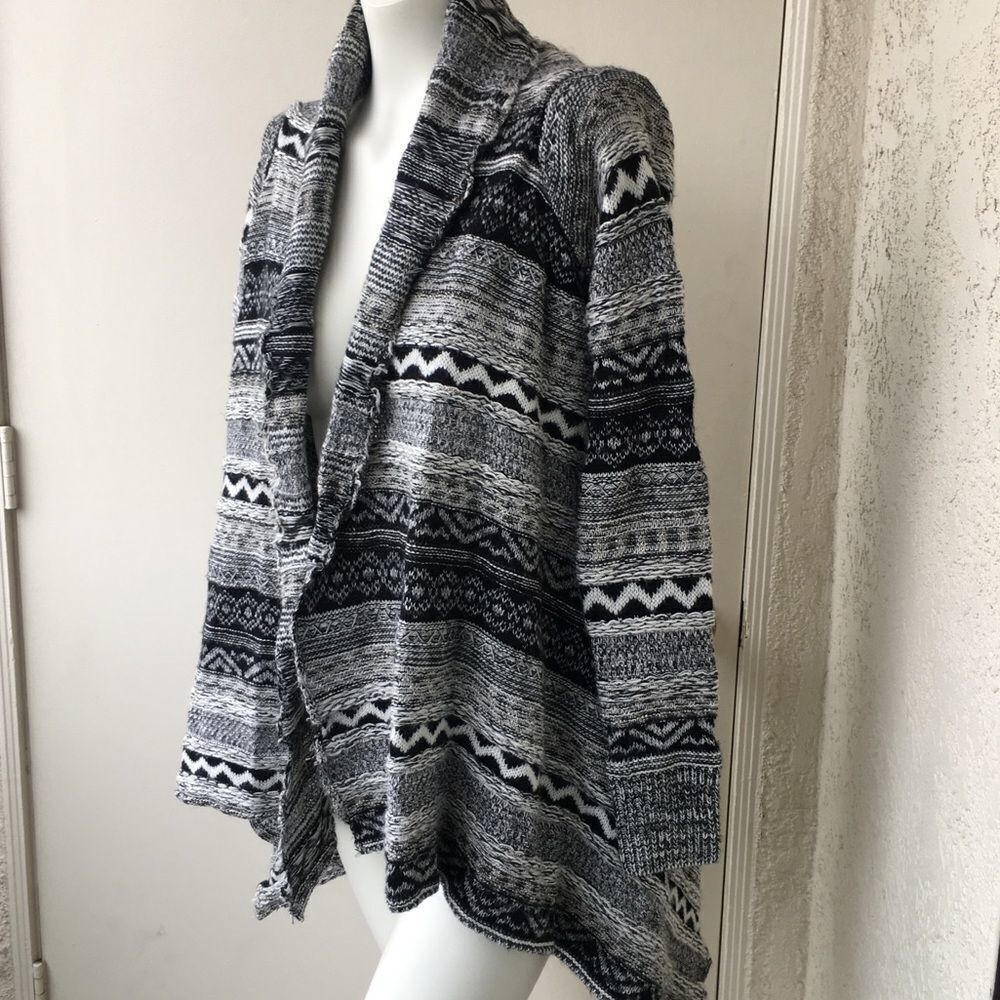 Forever 21 Boho Black/White Wrap Sweater Small